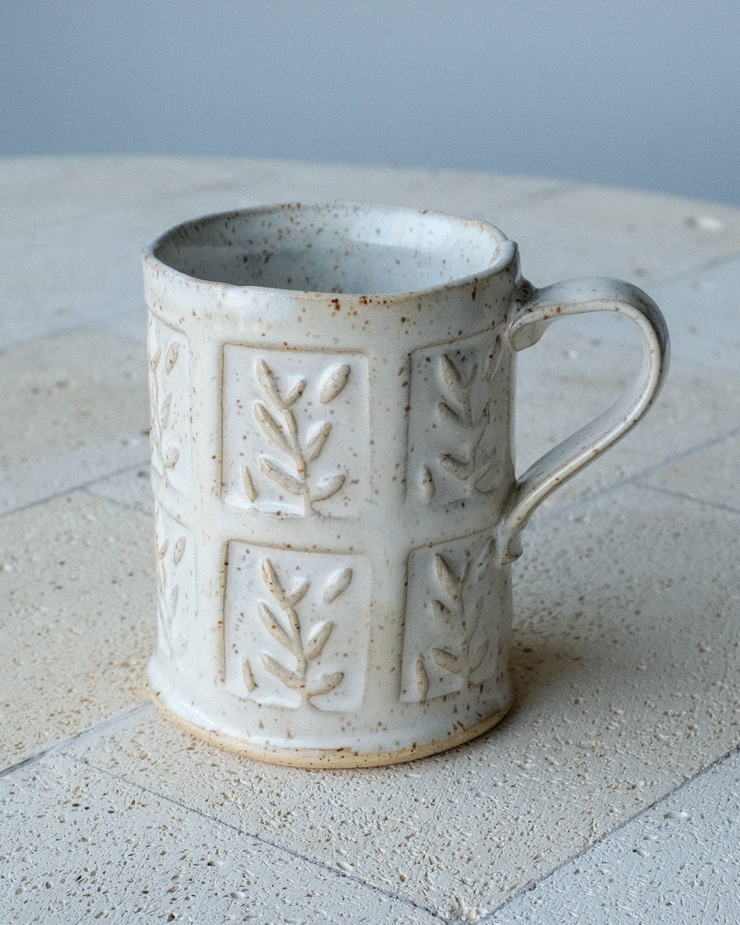 grande tasse à motifs estampé