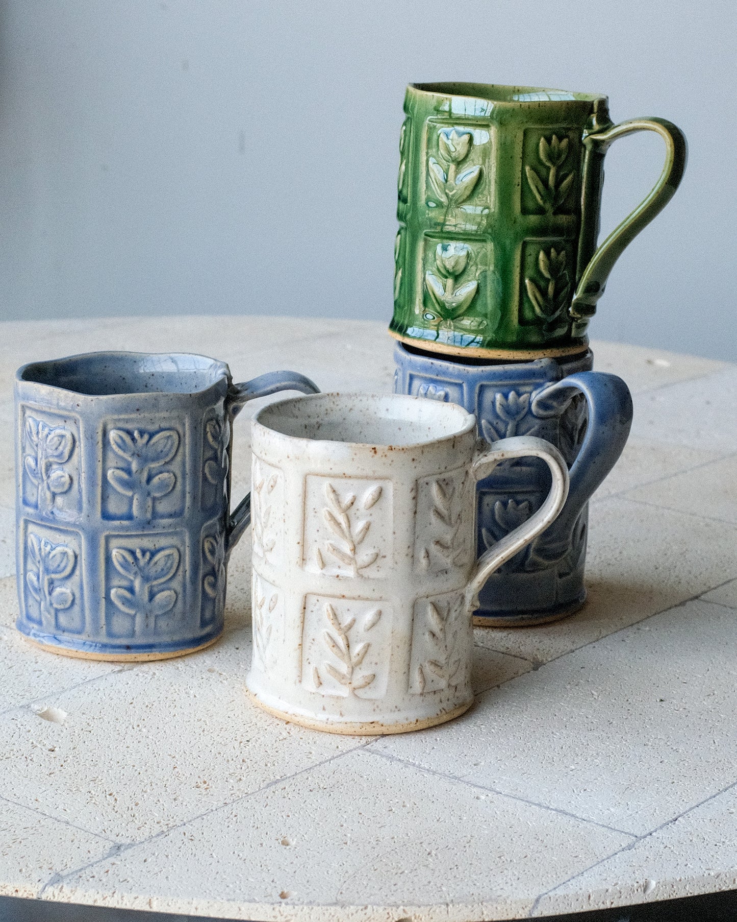 grande tasse à motifs estampé