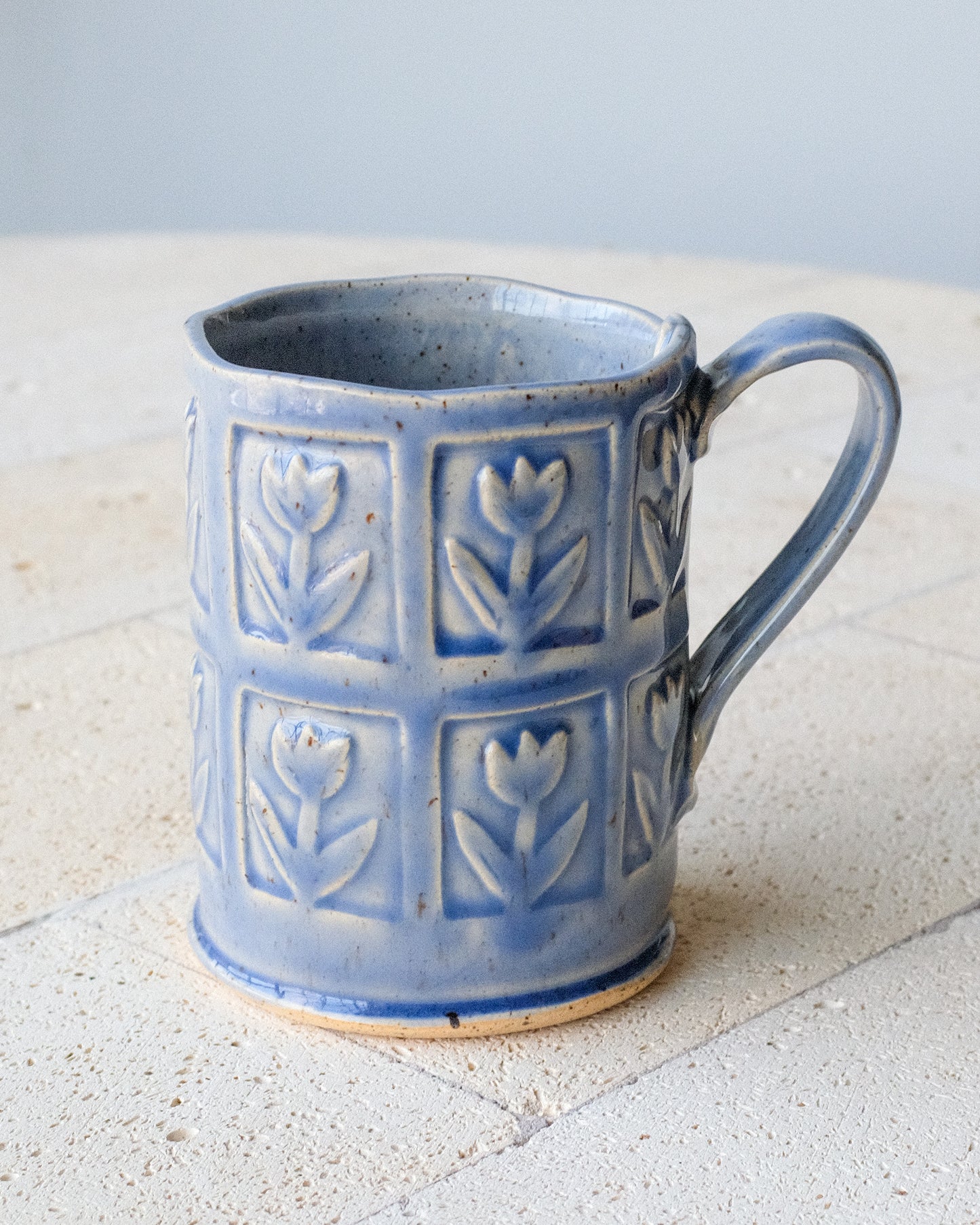 grande tasse à motifs estampé