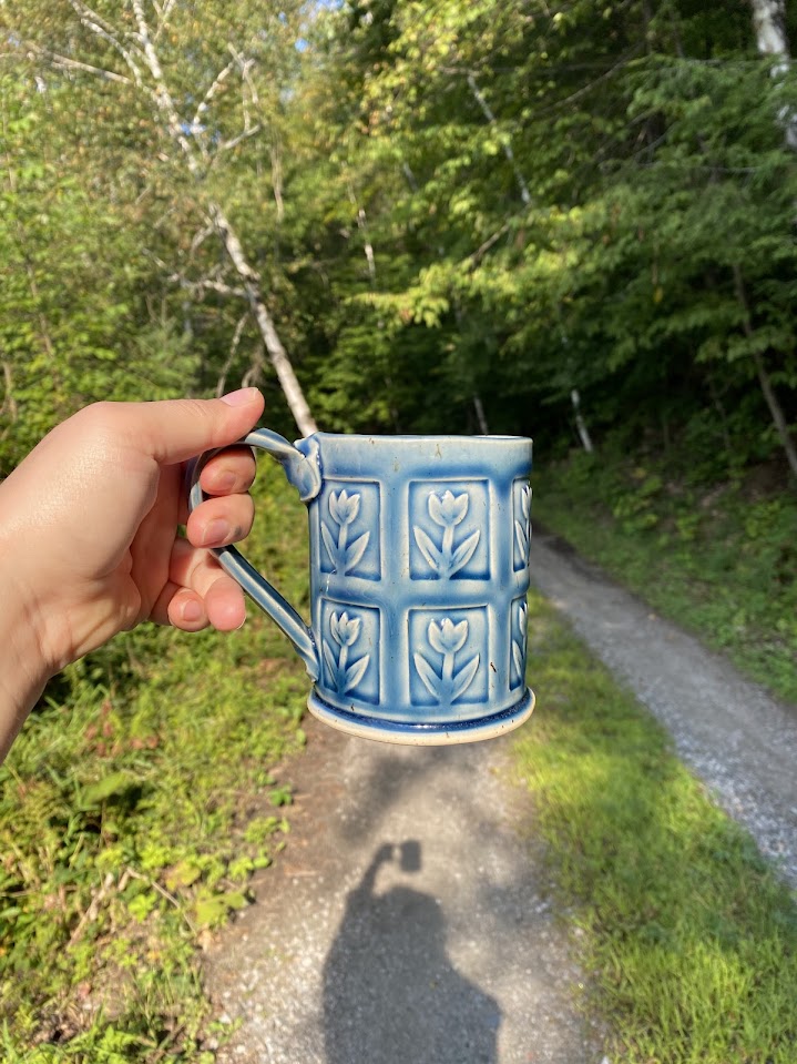 grande tasse à motifs estampé